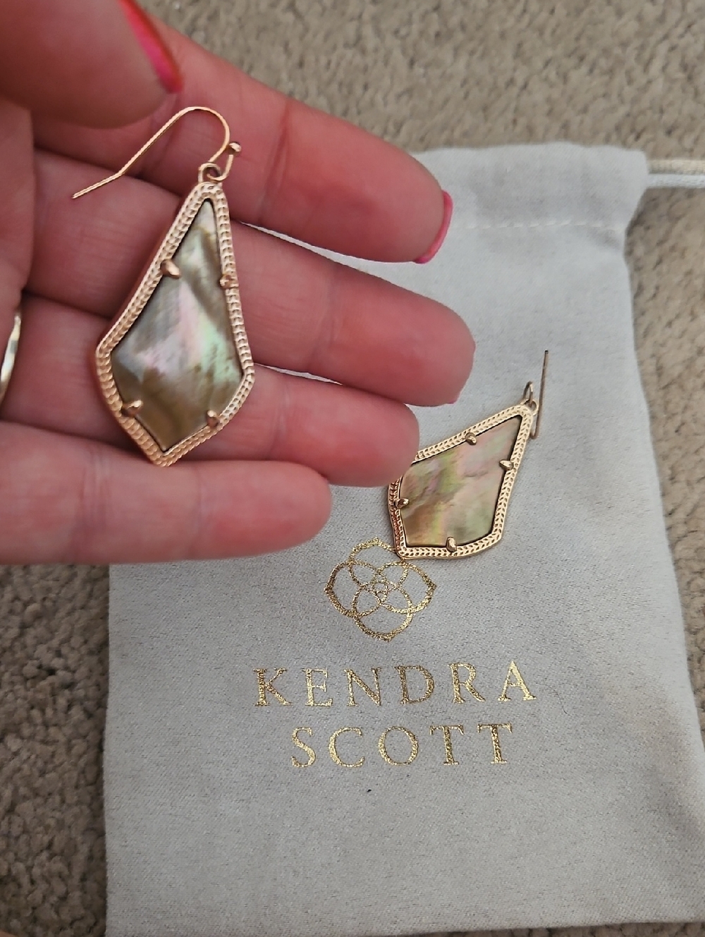 New with Bag Kendra Scott Alex Drop Rose Gold Frame Pink Iridescent Earrings - Picture 4 of 10